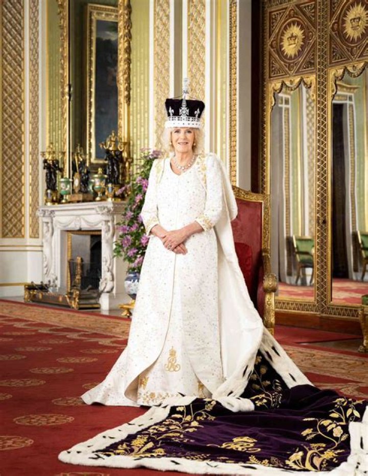 Behold The Majesty: AI-Crafted Queen Portraits