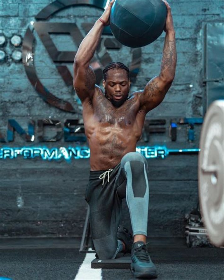Derrick Henry's Impressive Muscles: A Fitness Inspiration