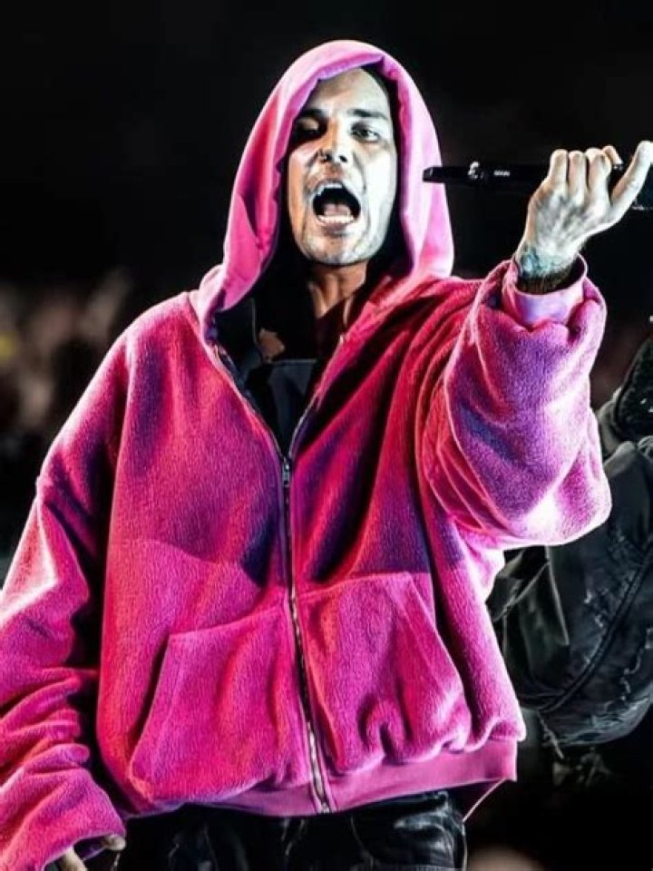 Discover The Must-Have Justin Bieber Hoodie In Vibrant Pink