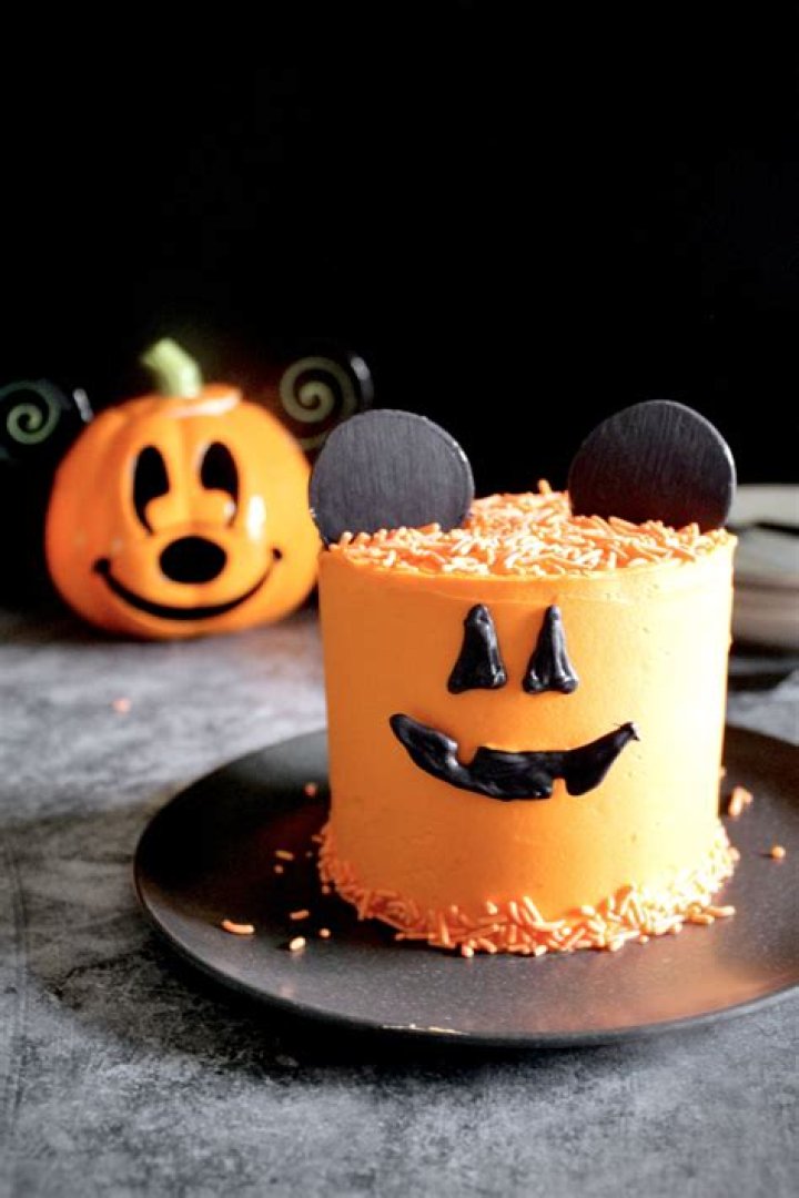 Easy And Spooky: Bake Your Own Mickey Mouse Pumpkin Cake
