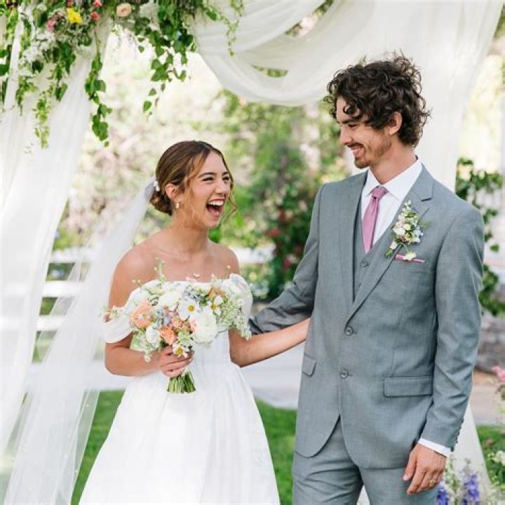 Is Dee Shaw Married: Exploring His Personal Life