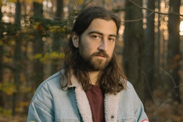 Noah Kahan's Heart: Unraveling The Mystery Of His Girlfriend