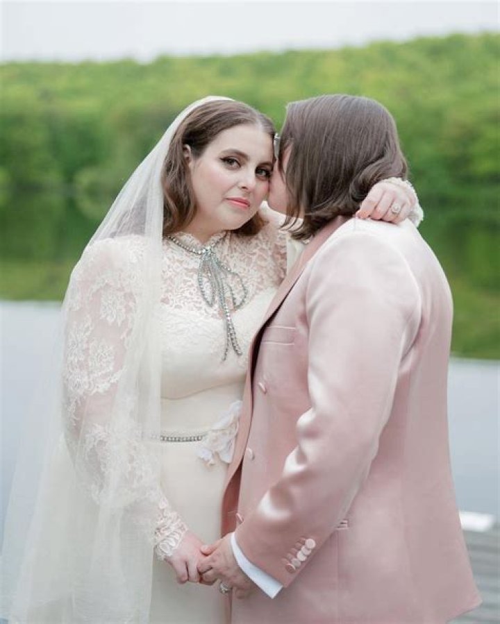 The Enduring Bond Of Beanie Feldstein And Sarah Paulson: A Hollywood Duo