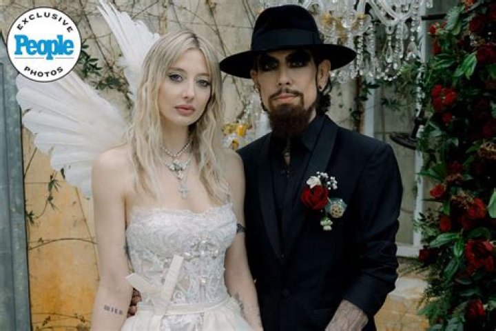 Uncovering Dave Navarro's Wife And Love Life