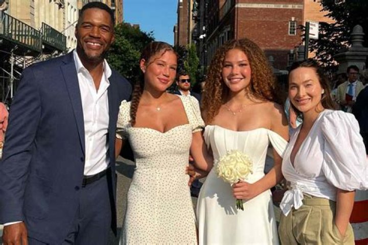Unveiling Michael Strahan's Marital Status: Discoveries And Insights